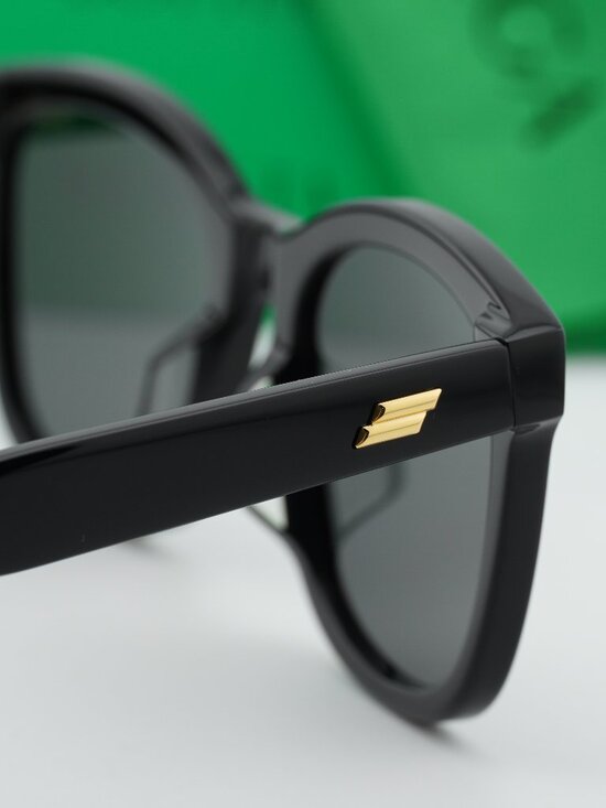 Bottega Venetta BV1080SK 001 Square Unisex Sunglasses - Black / Grey main image 7